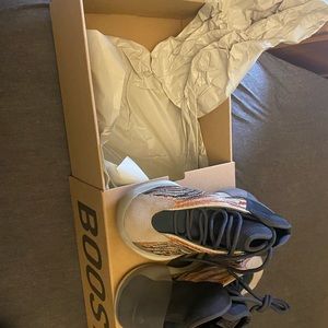 Yeezy QNTM Flash Orange